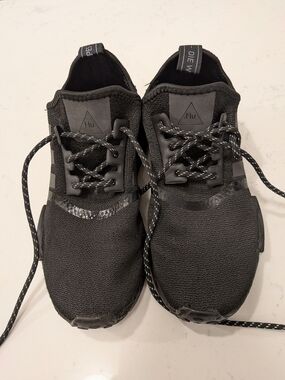 Mesh Knit Men's Athletic Sneakers in Black
